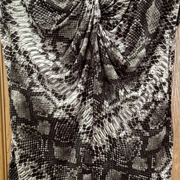 MICHAEL MICHAEL KORS LG. SLEEVELESS BLOUSE SNAKESKIN PRINT - Picture 3 of 9
